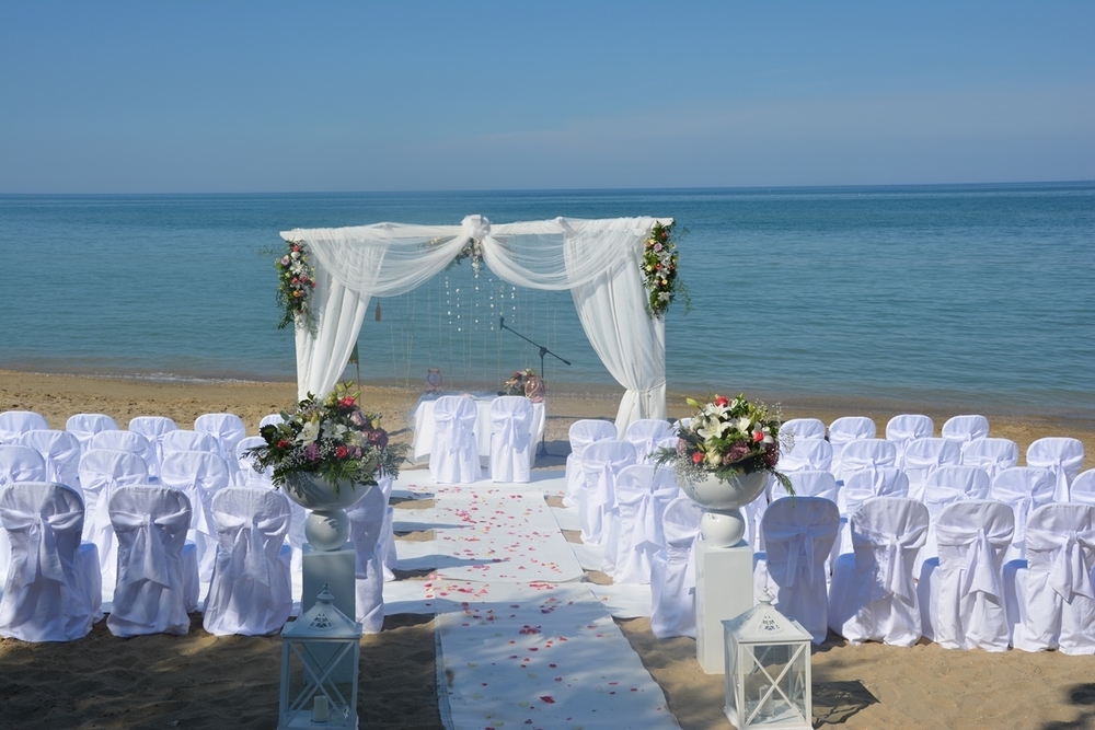 Italian couple marry on a beach in Abruzzo