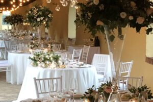 Elegant garden dining with creative floral design at Villa Piccomolini