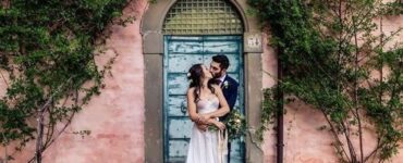 newly married couple at a vineyard wedding venue in Italy