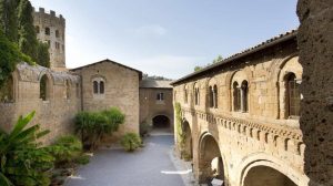 Ex monastery wedding in cloisters and catholic church. Accommodation for 100 people. La Badia Orvieto Umbria