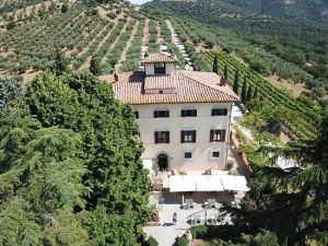 Beautiful wedding venue villa with suites and cottage swimming pools Villa Monte Solare Piancale Umbria 